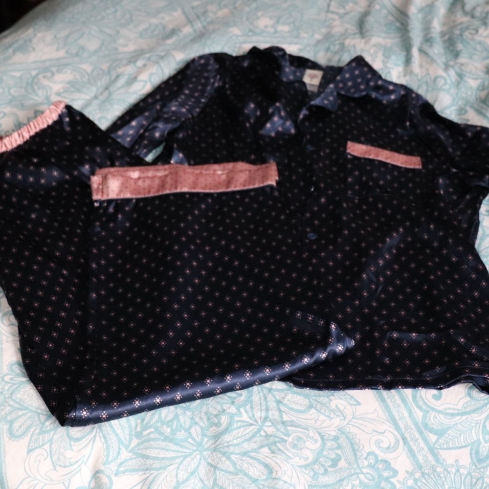 Silky Pjs - Picture 2 of 4